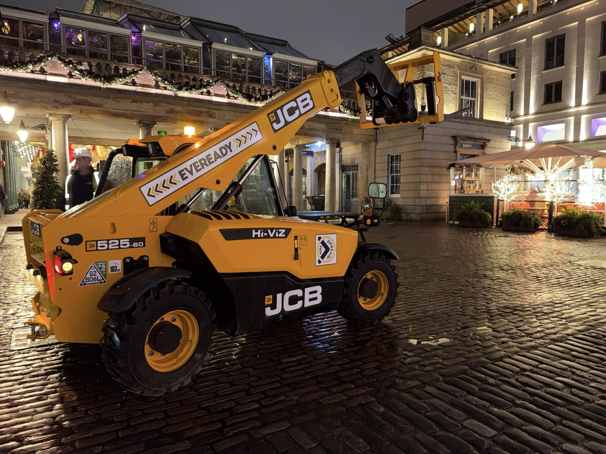 eveready-jcb-525-60-hi-viz-telehandler-covent-garden