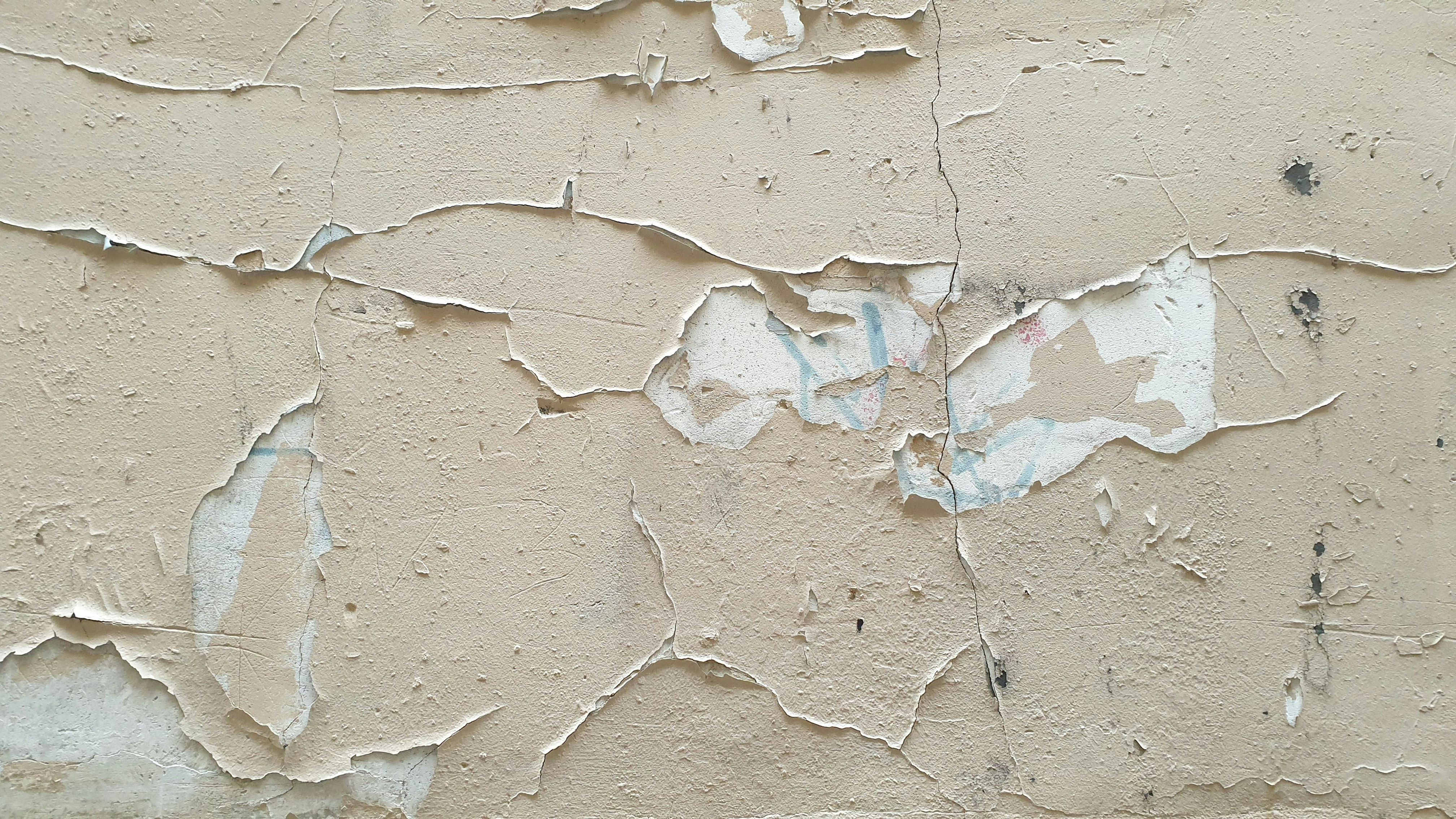 Pealing and cracked paint on wall