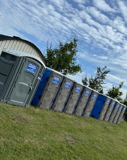 DISABLED ACCESS PORTABLE TOILET
