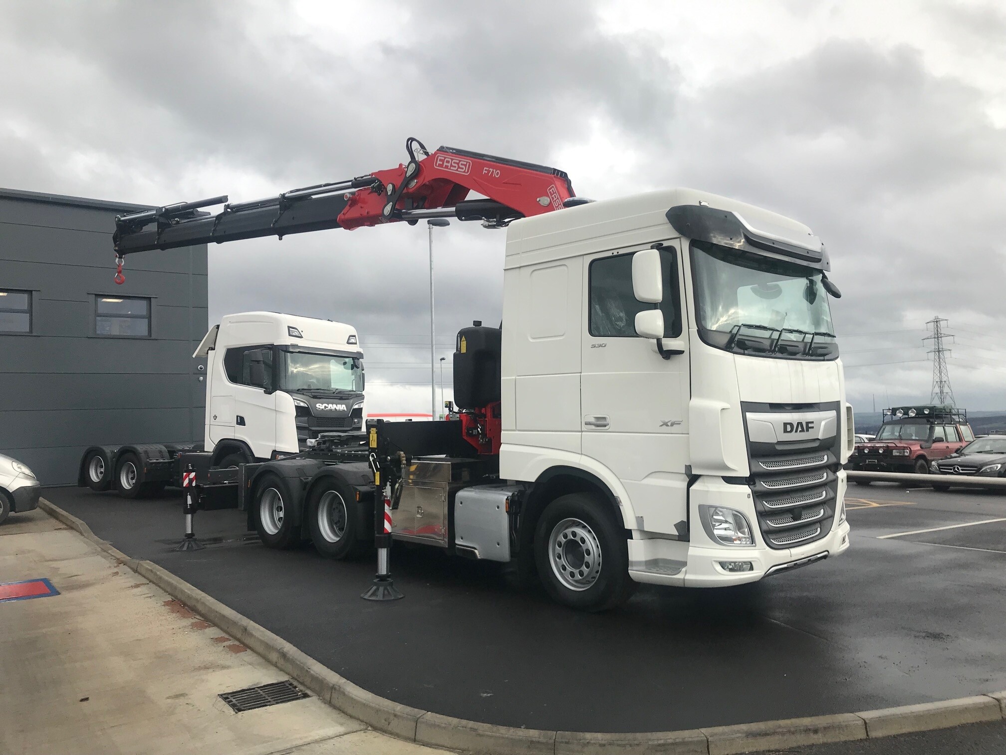 Tractor Unit + Fassi 820 HIAB