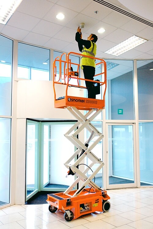 SELF PROPELLED MINI SCISSOR LIFT