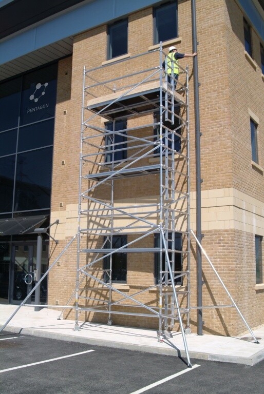 Aluminium Mobile Access Tower - 0.80m Wide x 1.8m or 2.5m Long