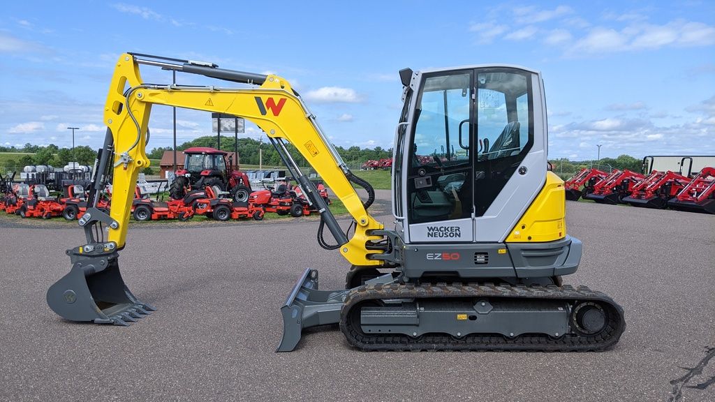 5 Tonne Excavator c/w Buckets