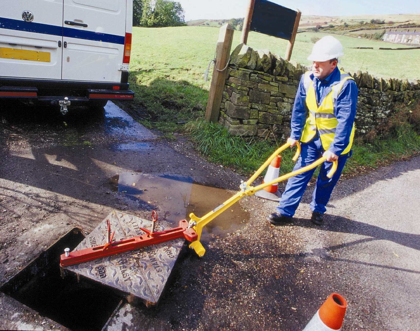 Heavy Duty Manhole Lifter