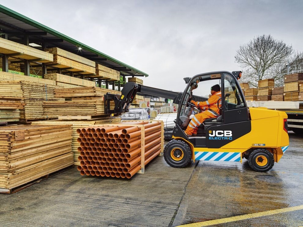 JCB TELETRUK - 30-19 - 4M LIFT