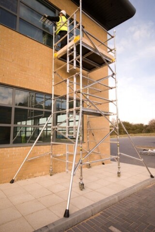 4.7m Platform x 2.5m Double Width Alloy Tower